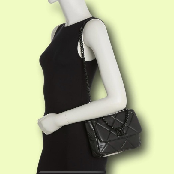 Badgley Mischka Handbags - 🔥SALE🔥NWT Badgley Mischka Big Chain Diamond Quilt convertible crossbody